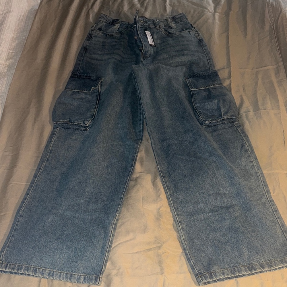 Boohoo Men's Relaxed Wide-Leg Cargo Jeans in Dark Blue Wash